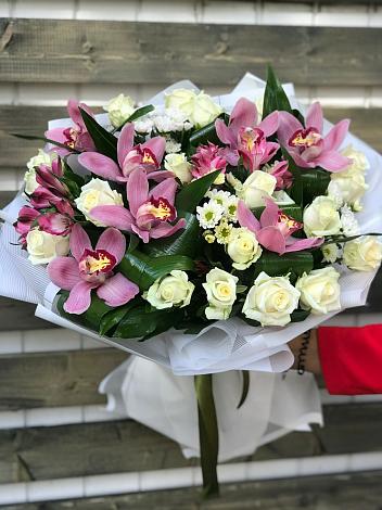 Букет цветов из: Розы и Хризантемы в Хомутовке