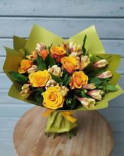 Букет цветов из:  Альстромерии и Розы в Хомутовке