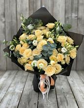 Букет цветов из:  Розы и Лизиантусы в Хомутовке