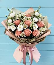 Букет цветов из:  Розы, Альстромерии и Лизиантусы в Хомутовке