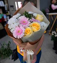 Букет цветов из:  Герберы, Розы и Хризантемы в Хомутовке