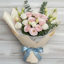 Букет цветов из:  Лизиантусы в Хомутовке