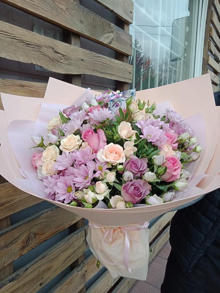 Букет цветов из: Розы и Хризантемы в Хомутовке