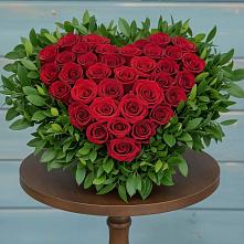 Цветочная композиция из Розы в виде сердца в Хомутовке