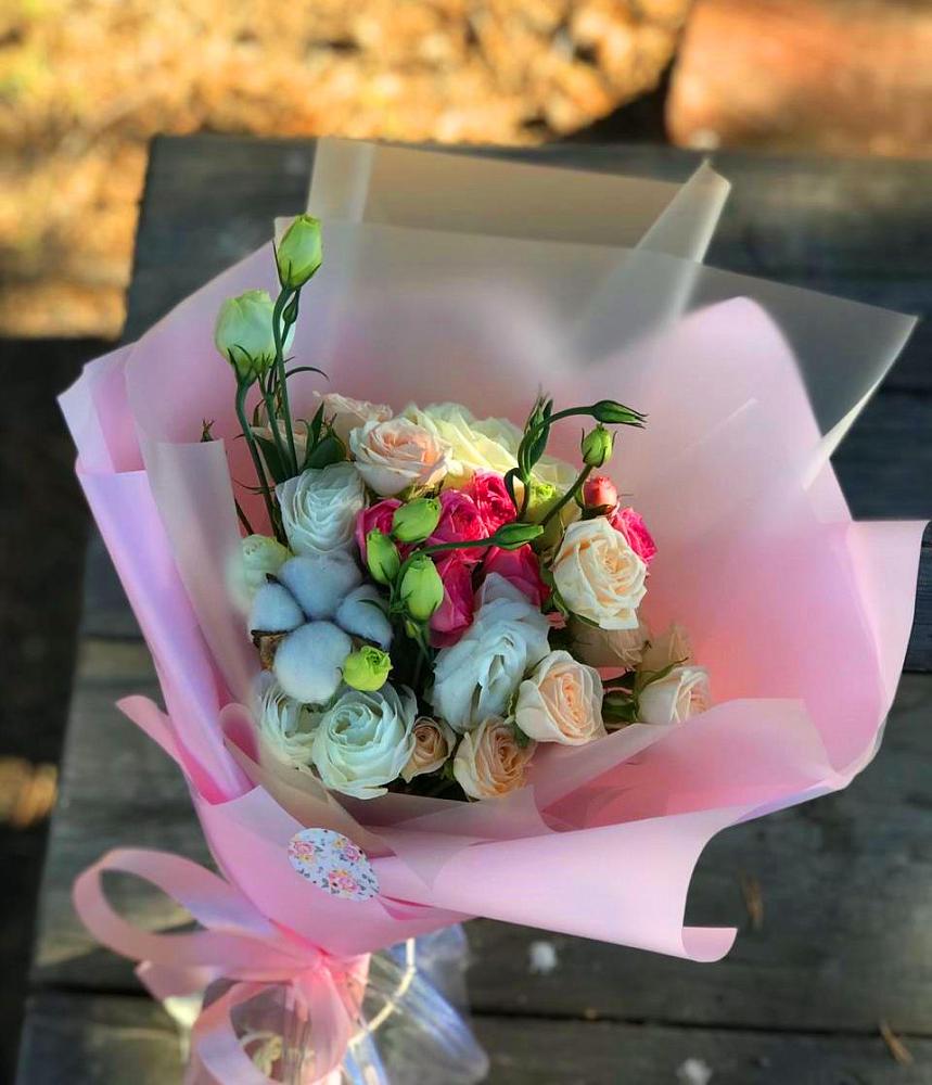 Букет цветов из: Розы и Лизиантусы в Хомутовке