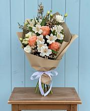 Букет цветов из:  Альстромерии, Лизиантусы, Розы и Хризантемы в Хомутовке