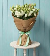 Букет цветов из:  Лизиантусы в Хомутовке