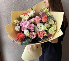 Букет цветов из:  Розы, Лизиантусы и Гвоздики #REPLACE_PRED# Хомутовке