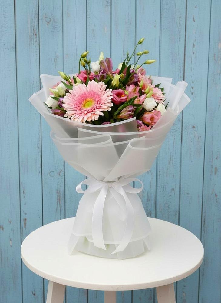 Букет цветов из: Герберы, Альстромерии и Лизиантусы в Хомутовке