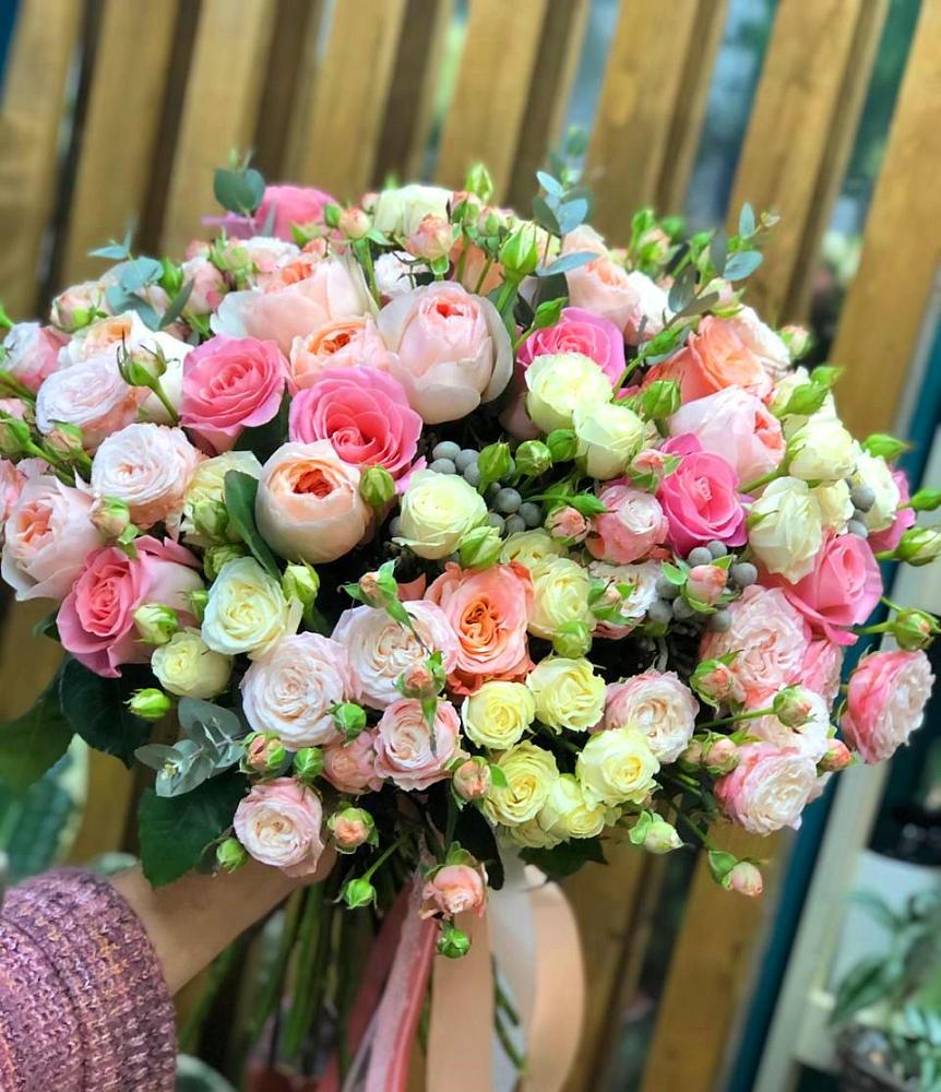 Букет цветов из: Розы в Хомутовке