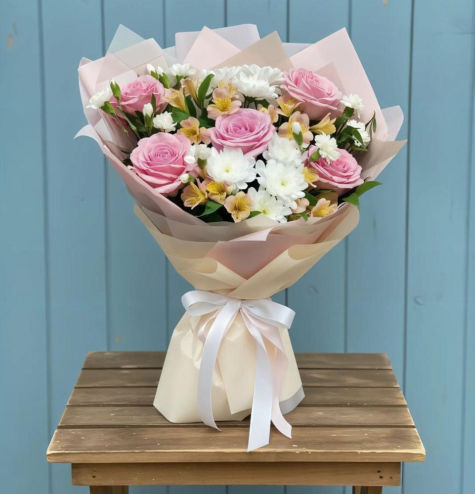 Букет цветов из: Гвоздики, Орхидеи и Розы в Хомутовке