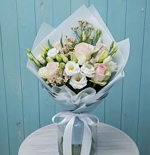Букет цветов из:  Розы и Лизиантусы в Хомутовке