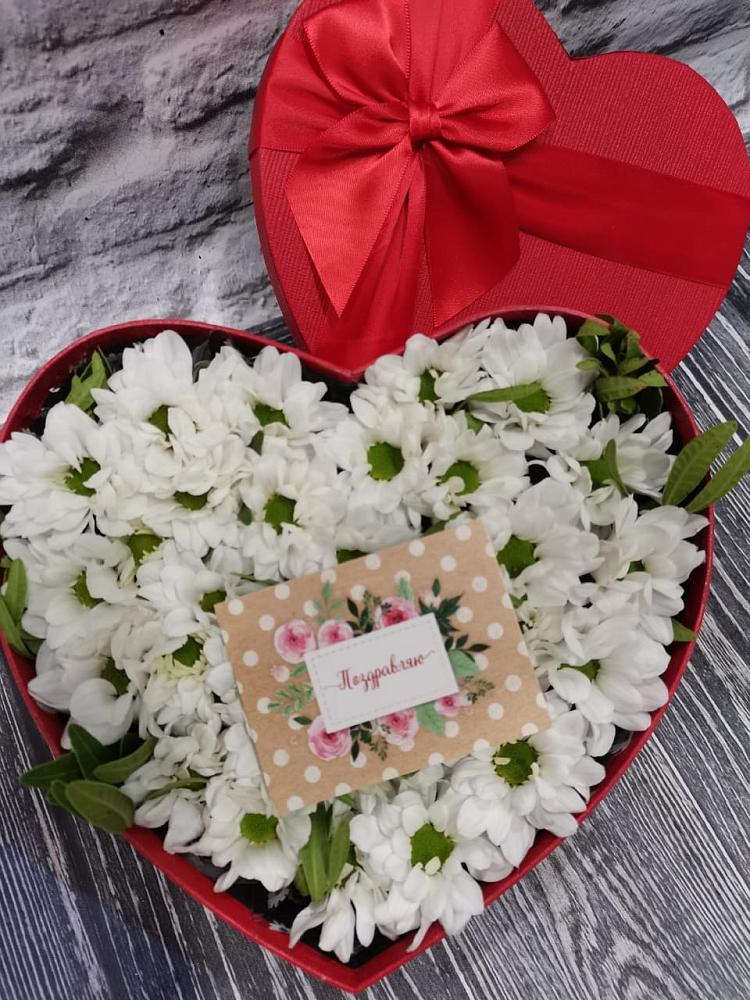 Цветочная композиция из Хризантемы в виде сердца в Хомутовке