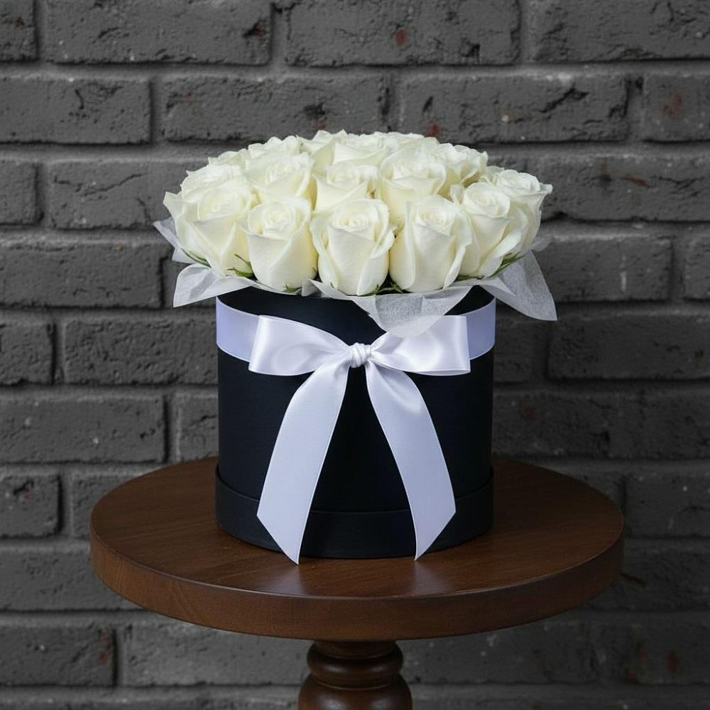 Цветочная композиция из Розы в шляпной коробке в Хомутовке