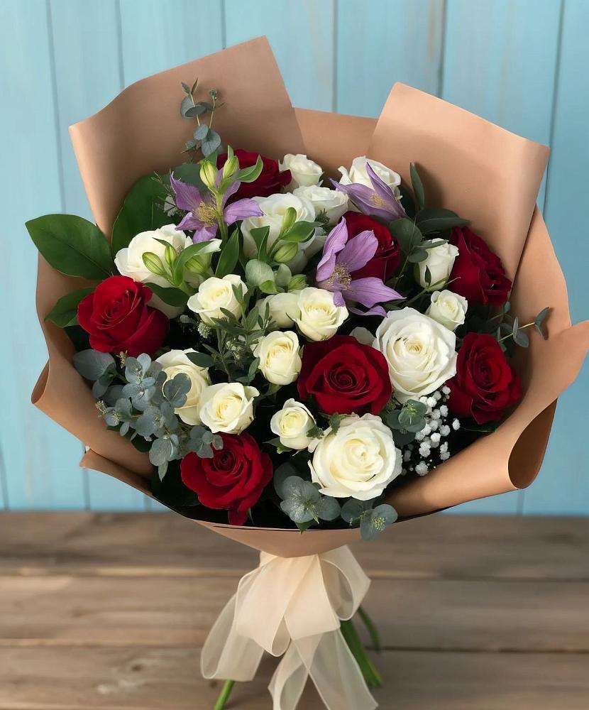 Букет цветов из: Розы и Альстромерии в Хомутовке