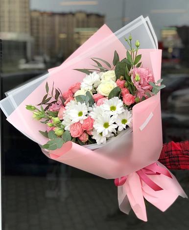 Букет цветов из: Розы, Лизиантусы и Хризантемы в Хомутовке