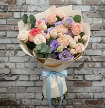 Букет цветов из:  Розы, Лизиантусы и Гвоздики #REPLACE_PRED# Хомутовке