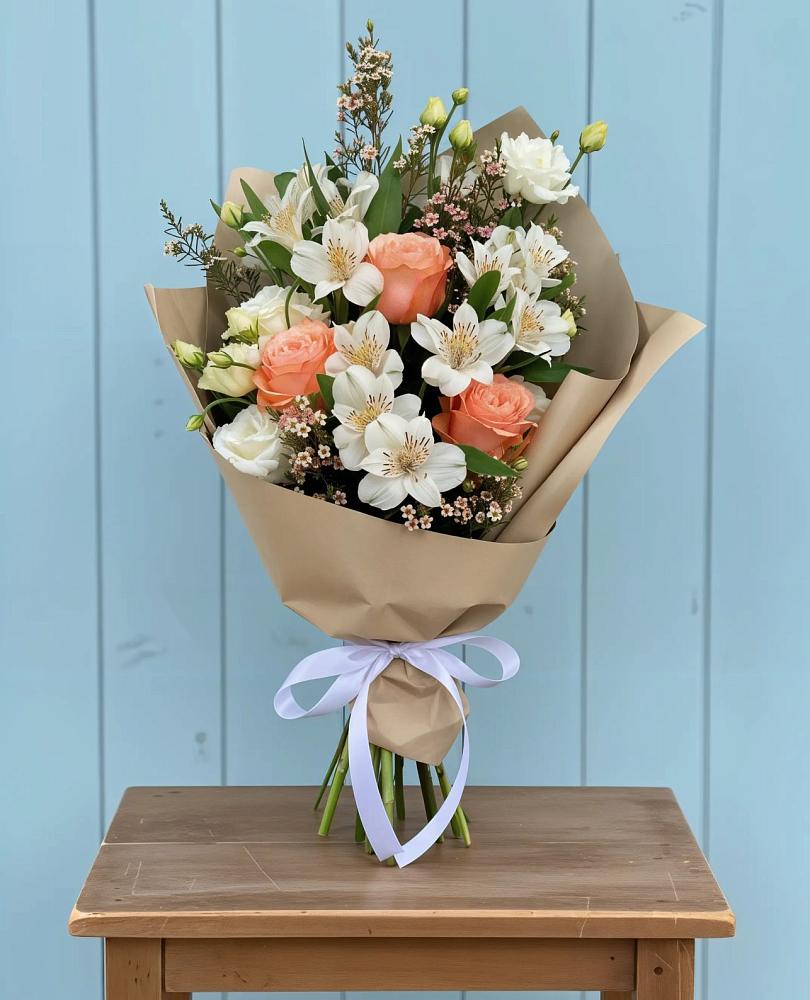 Букет цветов из: Альстромерии, Лизиантусы, Розы и Хризантемы в Хомутовке