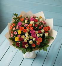 Букет Микс из разноцветных кустовых роз в Хомутовке