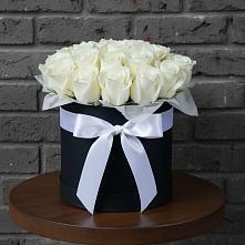 Цветочная композиция из Розы в шляпной коробке в Хомутовке