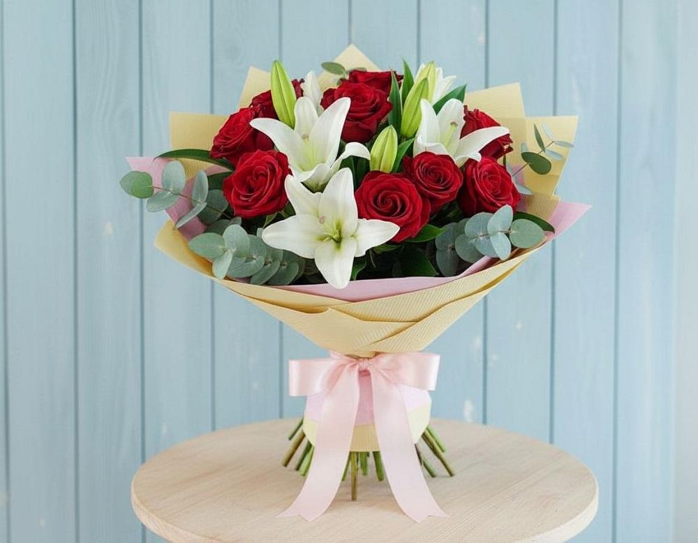 Букет цветов из: Лилии и Розы в Хомутовке